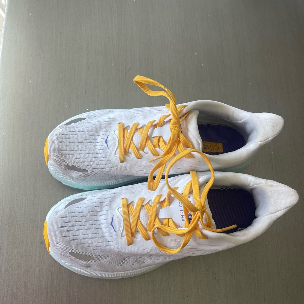 Hokas - Picture 3 of 3